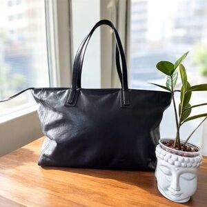 FOSSIL 100% Leather Elegant Black Leather Tote Bag Classic Style